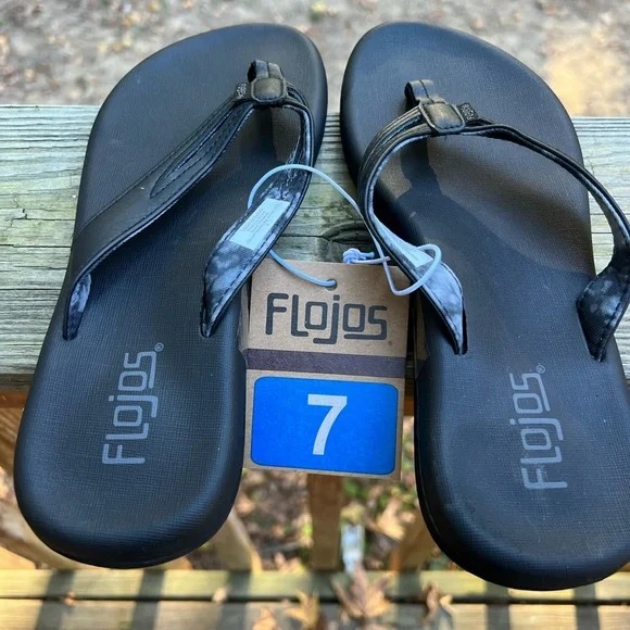 Flojos Black Tie Dye Flip Flop Sandals size 7 NWT - Picture 2 of 6